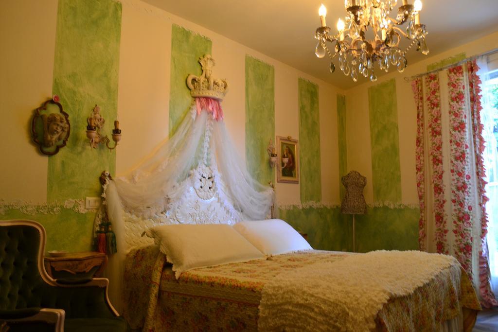 La Maison Delle Favole Desenzano del Garda Habitación foto
