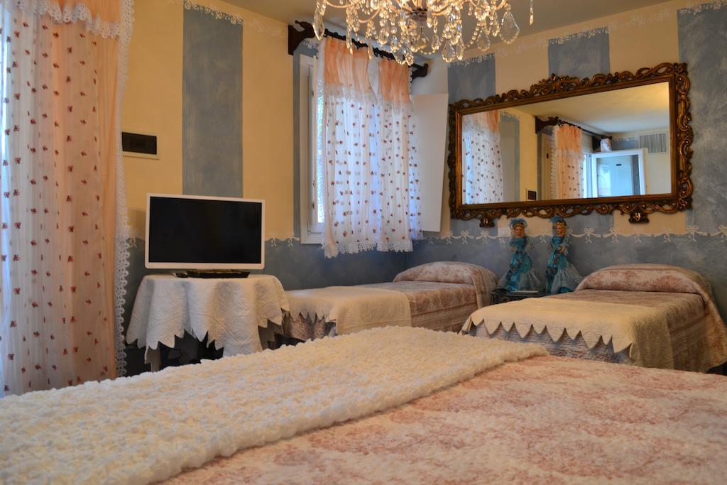 La Maison Delle Favole Desenzano del Garda Habitación foto