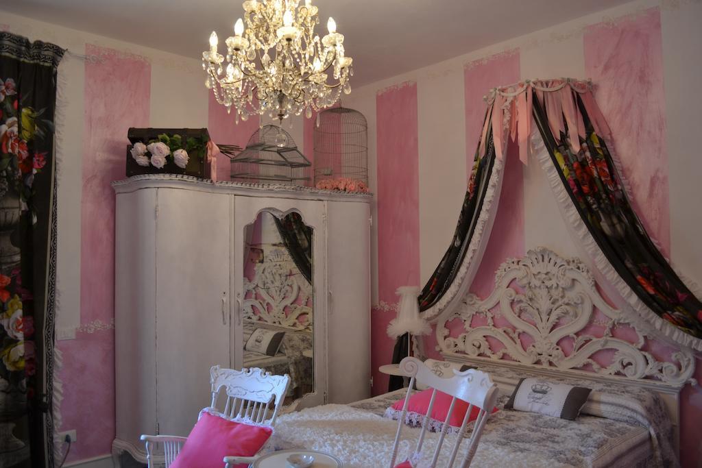 La Maison Delle Favole Desenzano del Garda Habitación foto