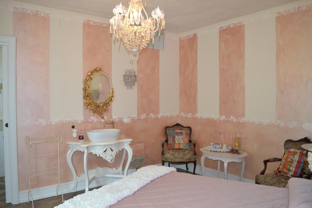 La Maison Delle Favole Desenzano del Garda Habitación foto