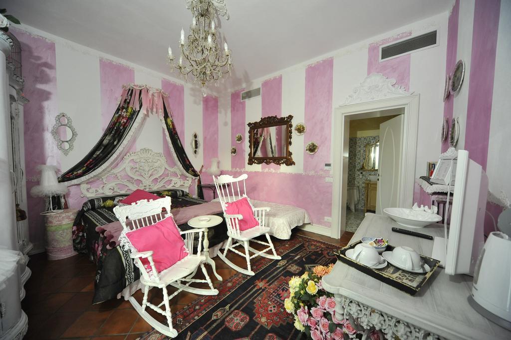 La Maison Delle Favole Desenzano del Garda Habitación foto